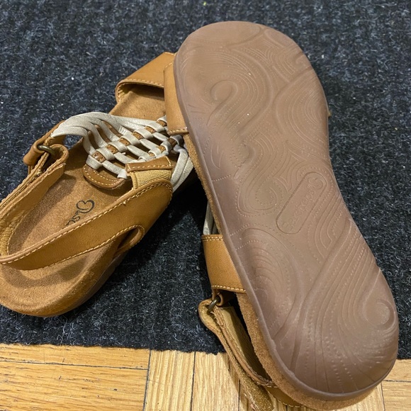 Women’s Sandals - Picture 2 of 3